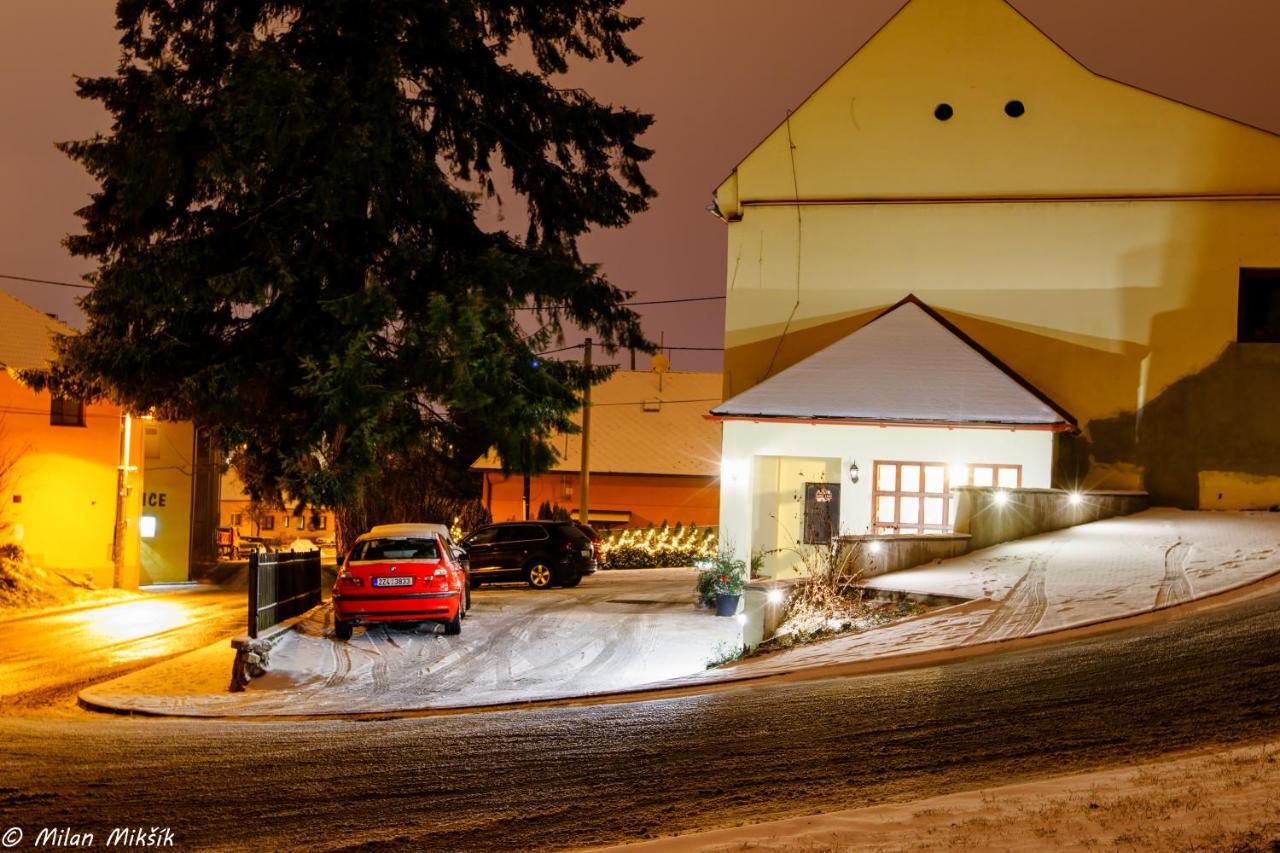Restaurace A Penzion Pod Hradem Hotel Zlín Exterior photo